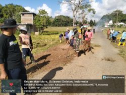 Cegah Banjir, Babinsa Koramil 1407-15/Mare Bersama Warga Gotong Royong Bersihkan Dan Gali Selokan Di Dusun Radda