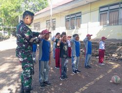 Babinsa Koramil 1407-14/Libureng Latih PBB Siswa SD Inpres 12/79 Binuang Untuk Tanamkan Disiplin Sejak Dini