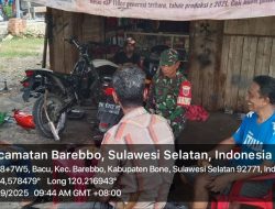 Babinsa Koramil 11 Barebbo Kodim 1407/Bone Melaksanakan Komsos Terhadap Warga Desa Binaan Dalam Waktu Senggang