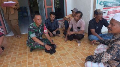 Babinsa Kodim 1407/Bone Koramil 03/Cenrana Laksanakan Komsos Bersama Warga Desa Watu